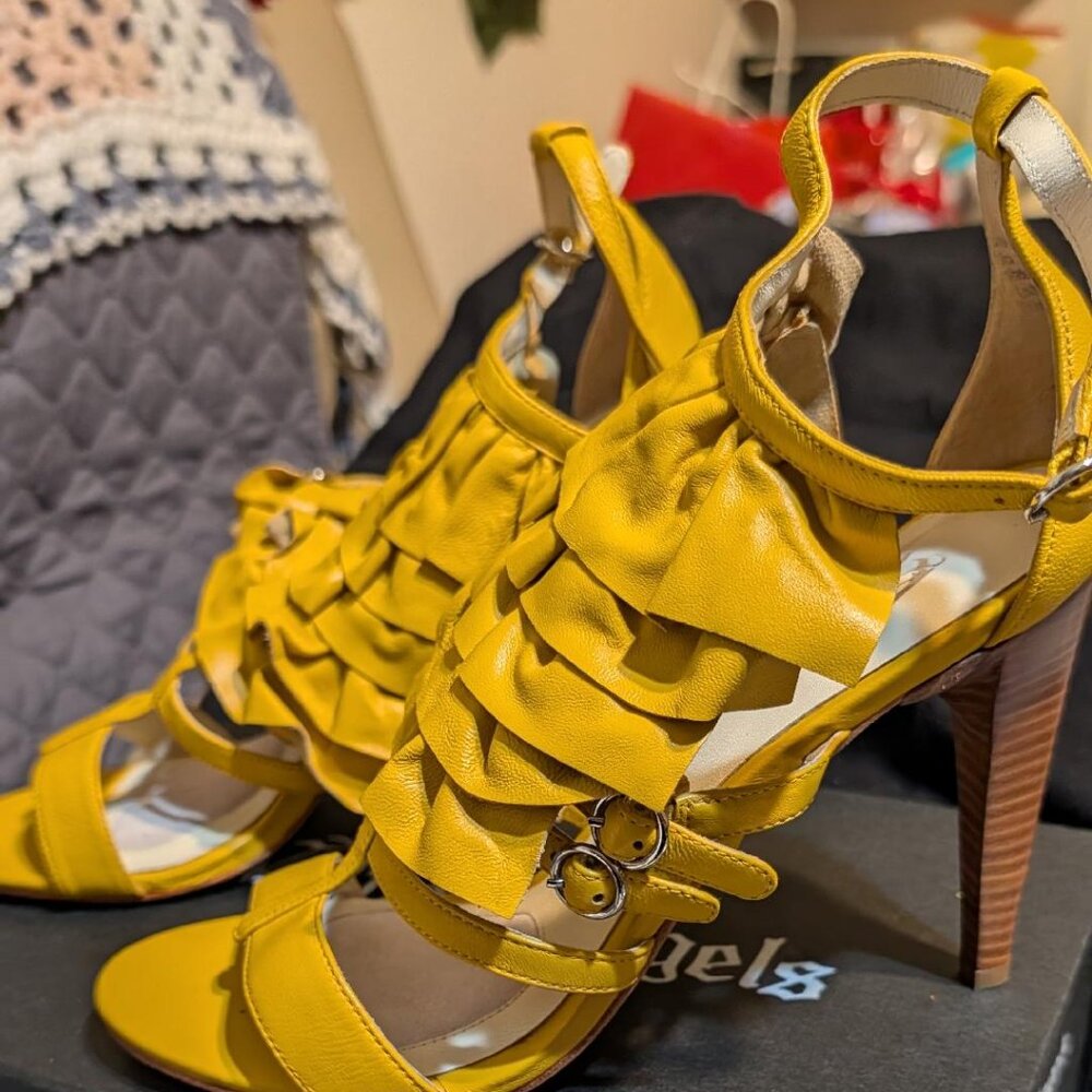 Velvet Angels.Limonaire